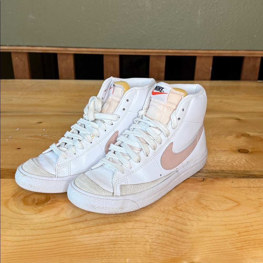 Nike White and Light Pink High-Tops